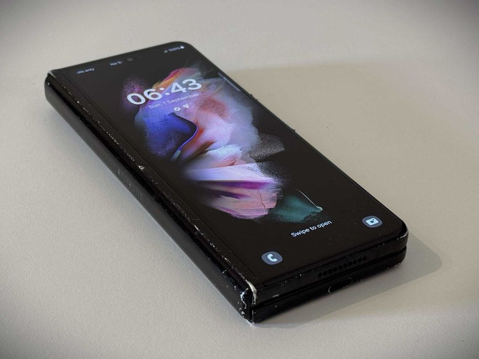 Бартер! Samsung Galaxy Fold 3 256/12GB Phantom Black (Черен)