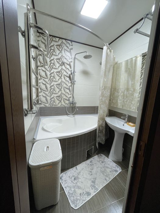 Срочно сотилади 5 хона 3 этаж 9 этажли домда. Согдиана 63 мактаб