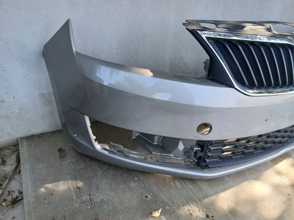 Bara fata skoda rapid cu grile