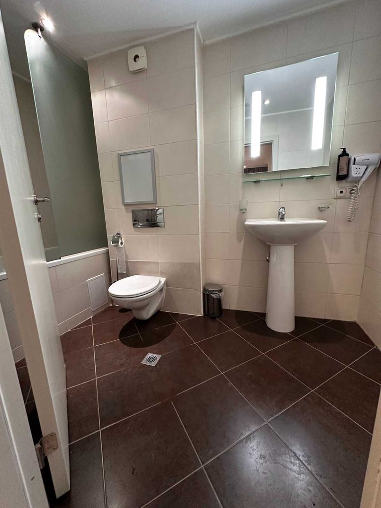 Дава се под наем Магазин в София, Красно село - 55 кв.м за 126.99 € - Снимка #6