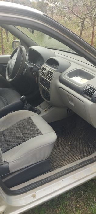 Renault Clio 2 an fabricație 2005.