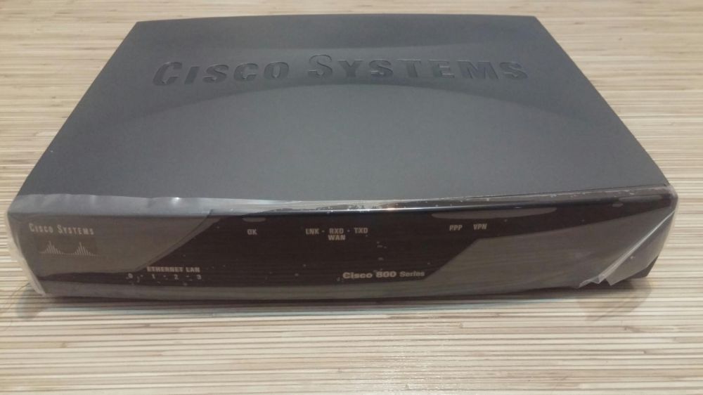 Router Cisco 851