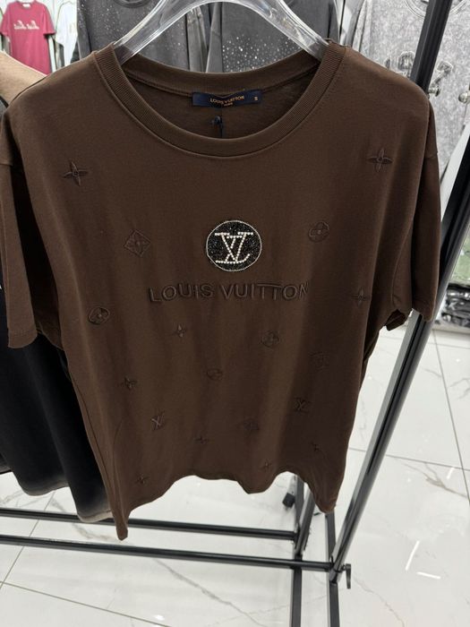 ig:D1AFACTOR T-shirt Louis Vuitton  In Stoc (S M L XL XXL)