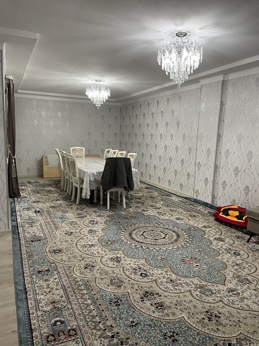 Үй сатылады, Азия кафенын артында