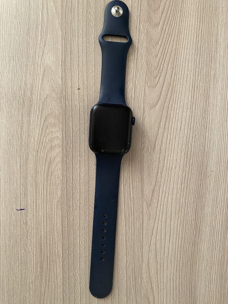 Продается Apple watch 6, 44mm в идеальном состоянии.