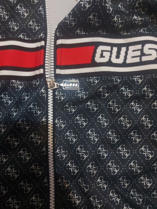 Vând bluza guess