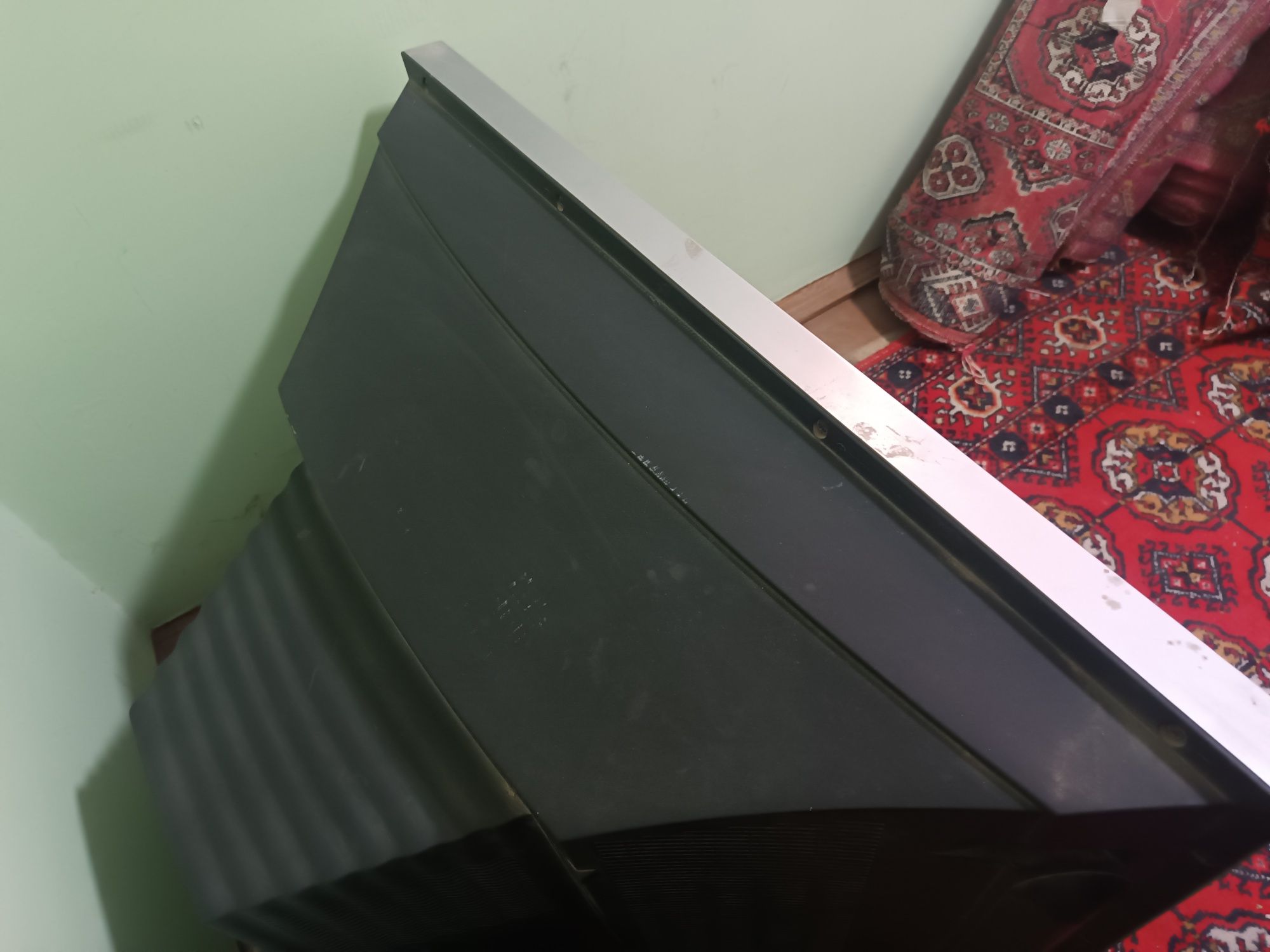 LG televizor, 110-240V, 50/60 Hz  Holati a'lo!