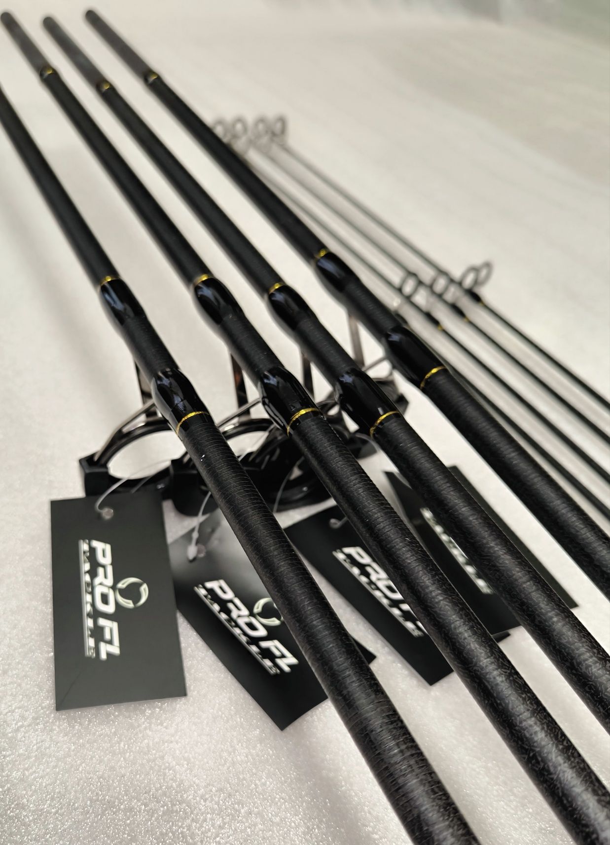 SET 4 Lansete FL VIPER 3.90m 3.5 LBS 2 tronsoane + 4 Mulinete JS10000