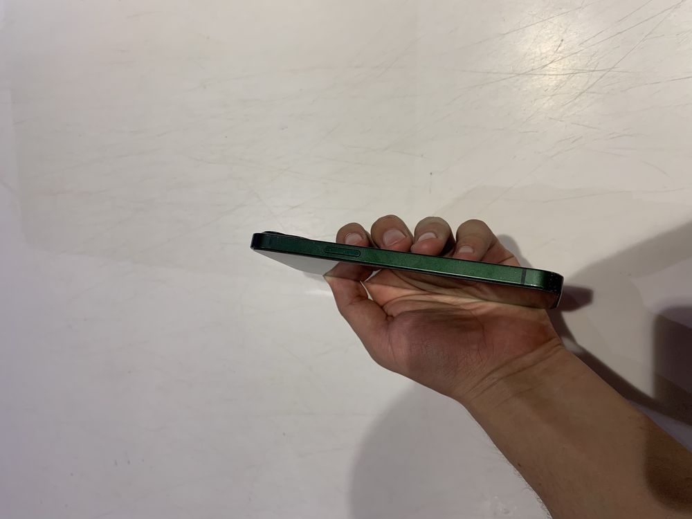 Iphone 13 rangi green xotira 128gb xolati yaxshi