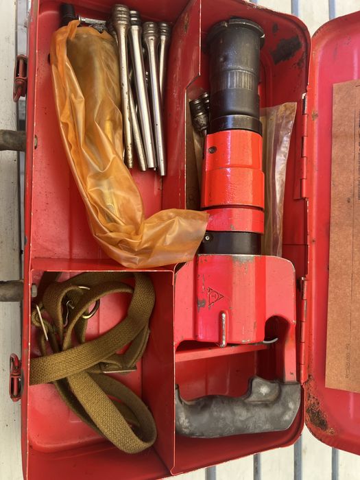 Монтажный пистолет