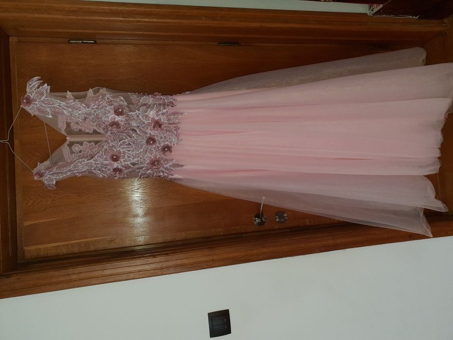 Vand rochie de ocazie facuta pe comanda