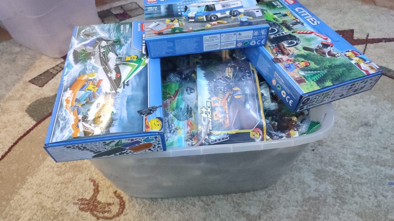 LEGO 2 контейнера + Наборы в коробках