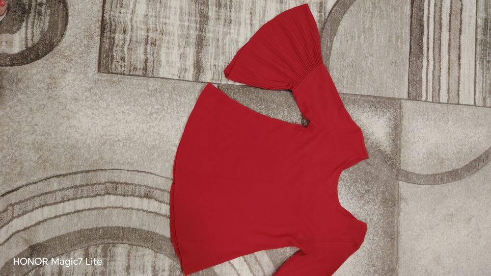 Bluză roșie cu mâneci largi mărimea M