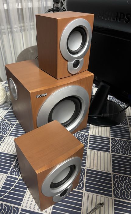 Компьютер стационарный+колонки с сабвуфером, мышь, клавиатура.