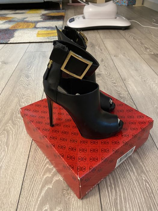 Botine din piele GUESS