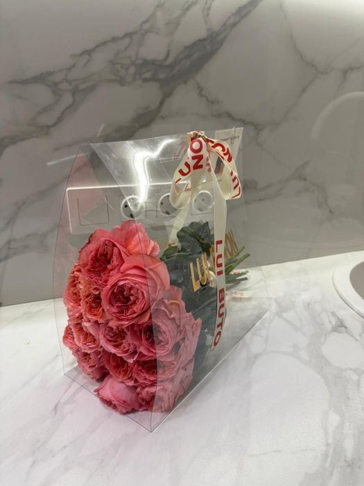 Продам букет пионовидных роз