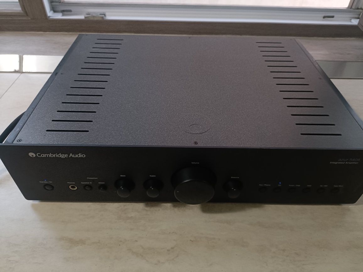 Cambridge Audio Azur 540 A, amplificator stereo cu sunet extraordinar!