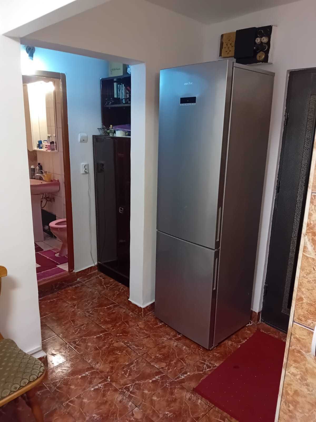 Apartament 2 camere, decomandat ,zona f buna!!