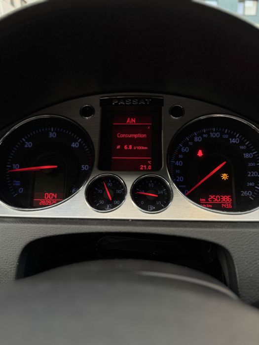 VW Passat -2.0TDi- Navi, Pilot, Senzori Parcare-Ploaie-Lumina, etc.