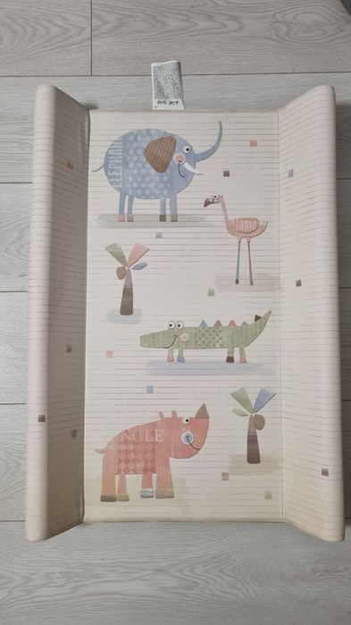 Saltea schimbat scutece