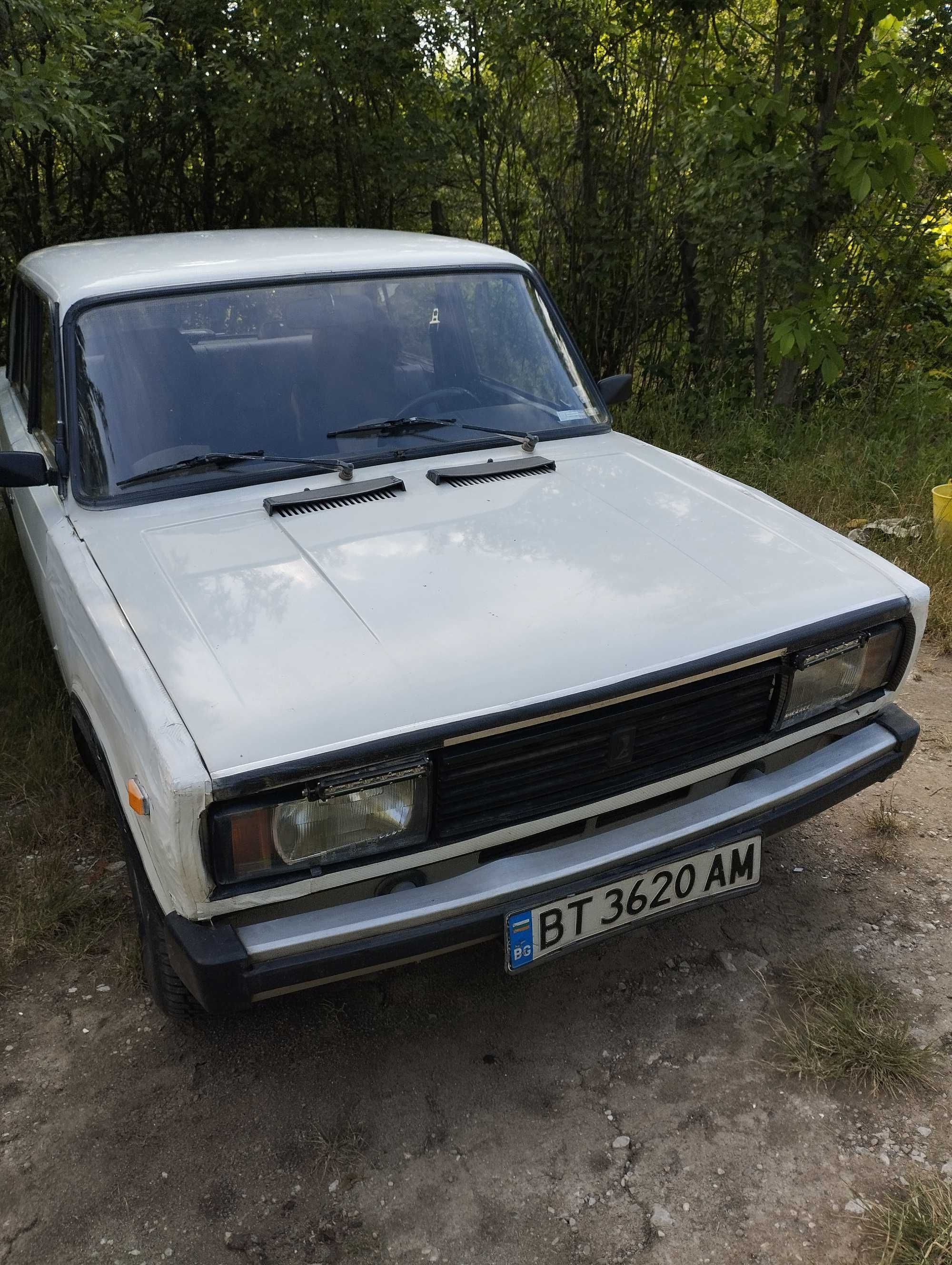Автомобил Лада 2105