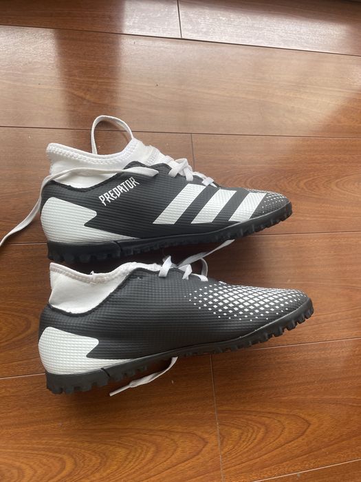 Vând Adidas predator