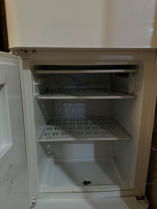 Продам холодильник,плита в подарок