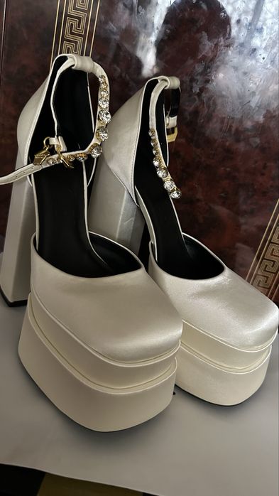 кыздар новый 35 36 37 келеды  красный бар еще