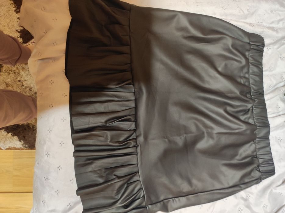 Кожена зимна пола за момиче