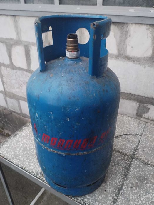 Продавам голяма газова бутилка