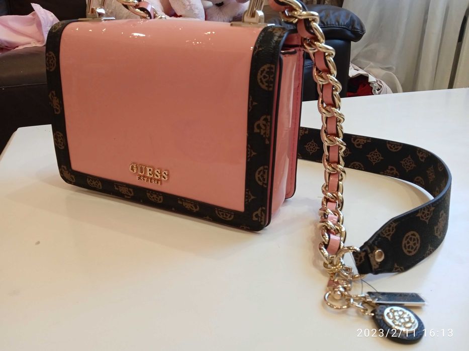 Нова чанта Guess, корал- 169 лв.