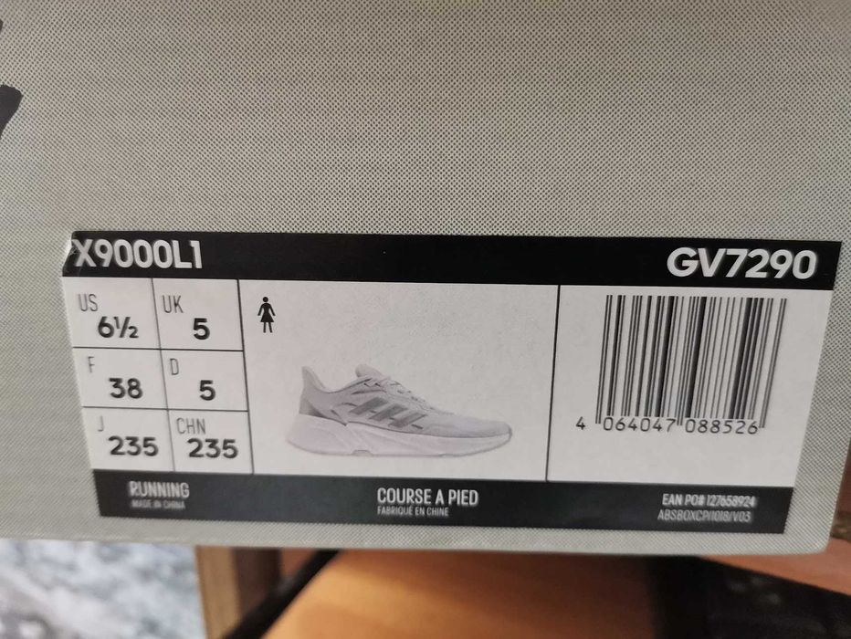 Нови дамски маратонки Адидас.