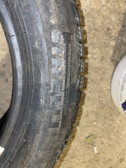 Vând volan audi A4 & două cauciucuri noi 205/55/R16 & 215/55/R16