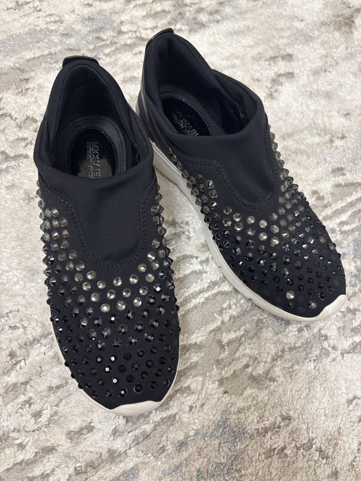 Ayollar uchun krosovka sotiladi 36-37