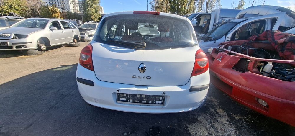Dezmembrez Renault Clio 3 Automata 1.6 B 2008