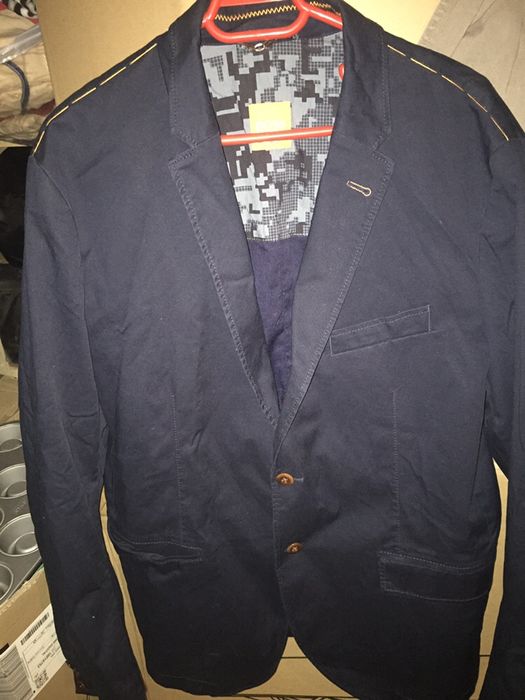 Sacou Hugo Boss nou, mar. XL - reducere de la 500 lei!