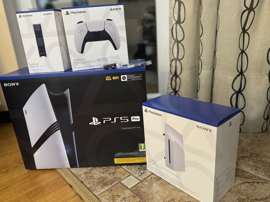 Продам PS5 PRO 2 ТБ с дисководом, доп джойстиком и играми
