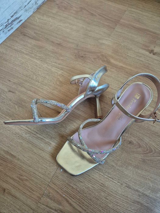 Сандали на ток Тенденз