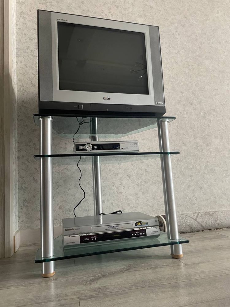 Продам Lg Flatron TV, Panasonic VHS, тюнер и подставка