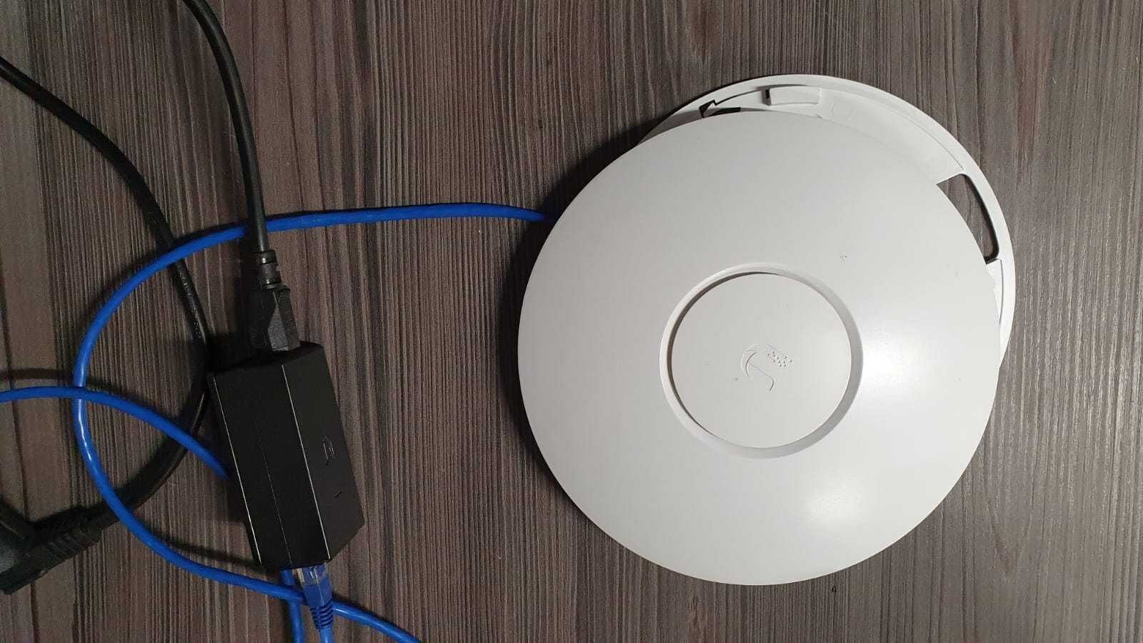 Точка доступа Ubiquiti UniFi (UAP-LR)