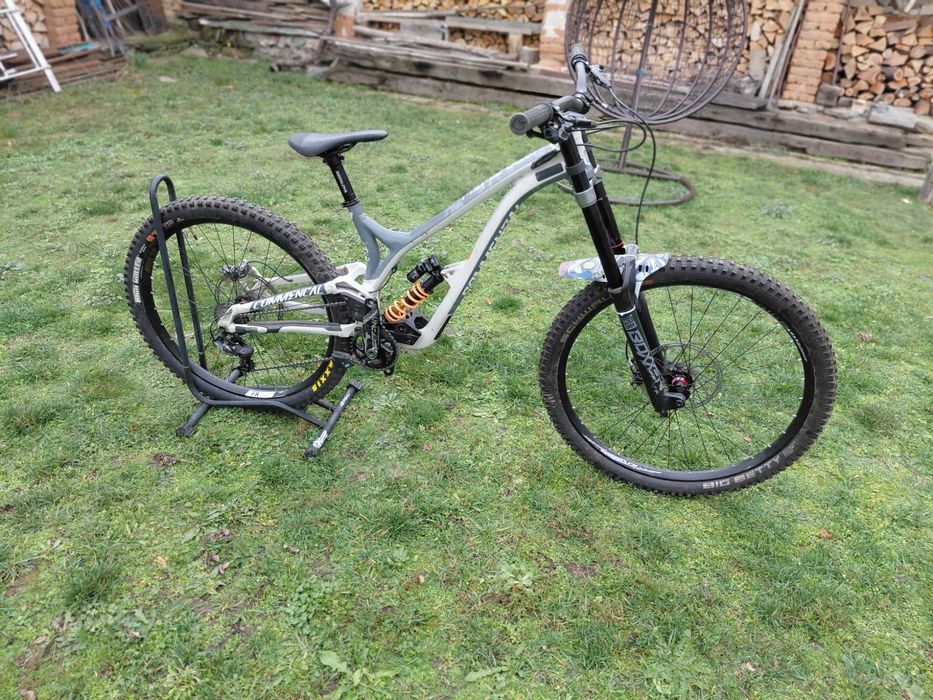 Продавам DH велосипед Commencal Supreme V4 Мулет