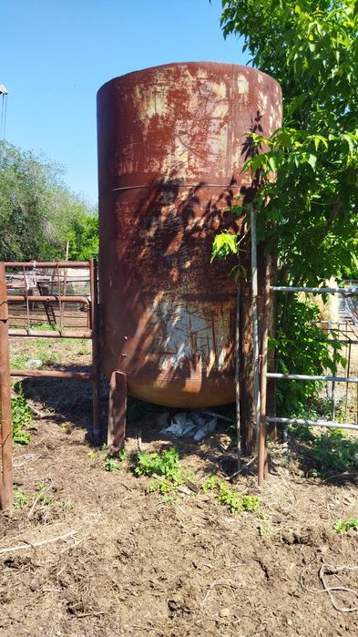 Железная ёмкость для воды