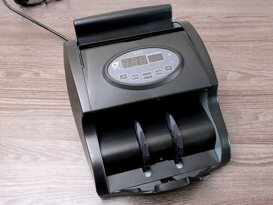 Счетчик банкнот/купюр PRO 40 U NEO (черный).