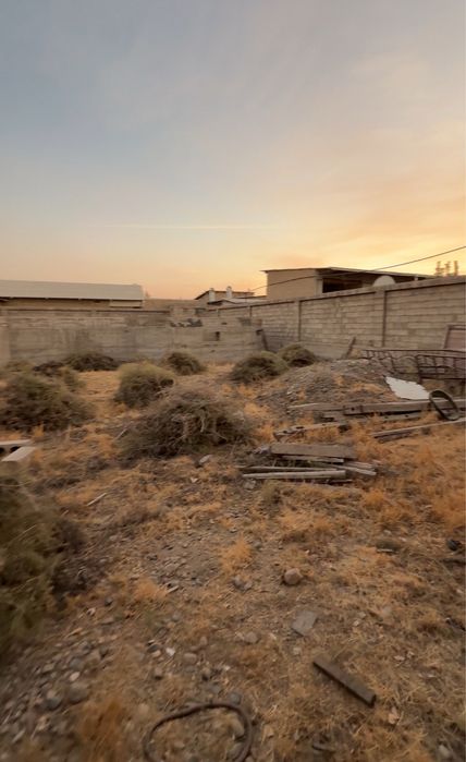 Срочно учаска сотилади 6 соток фундамент куйилган кадастир бор