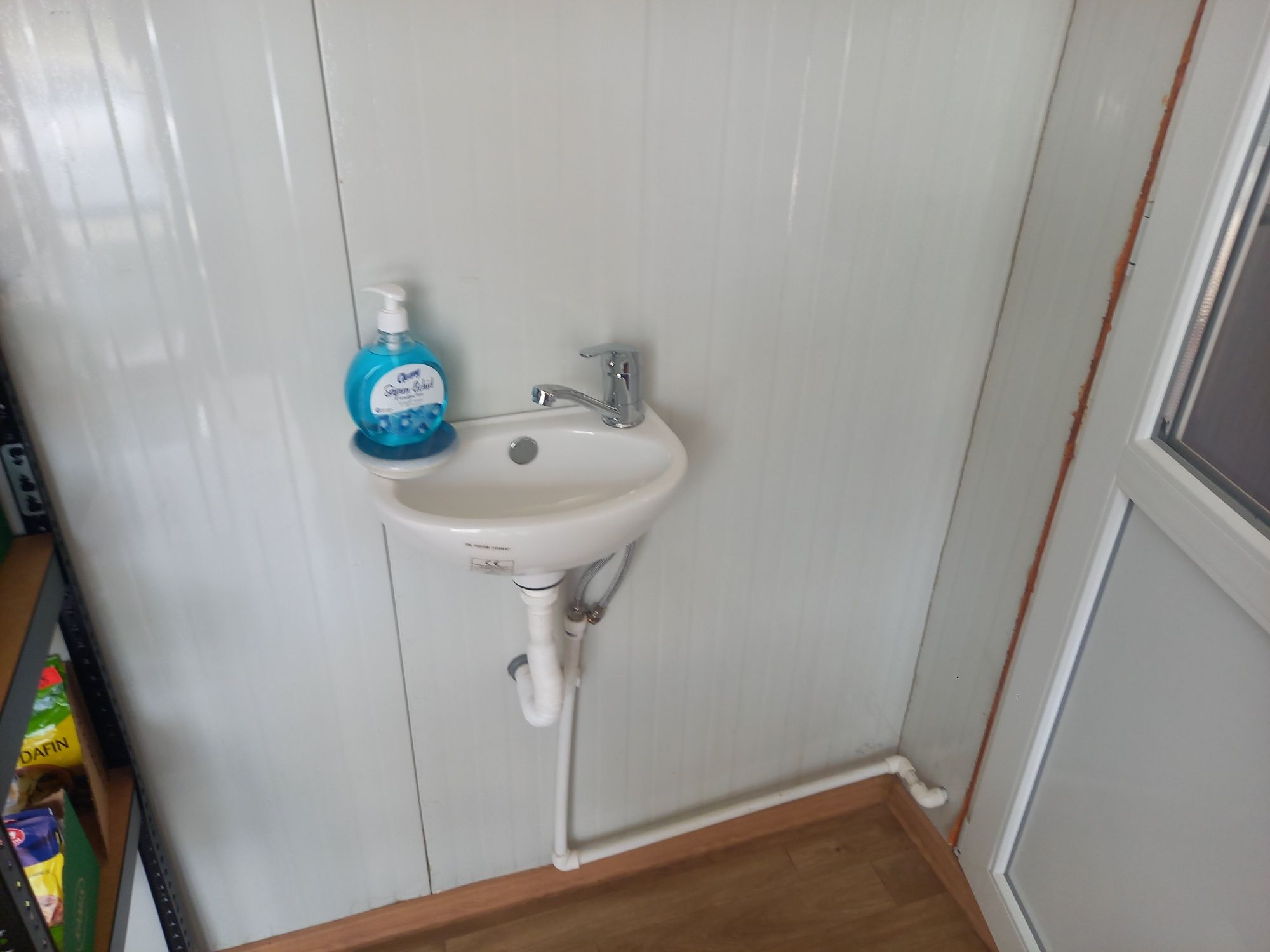 Vând containar tip vitrină