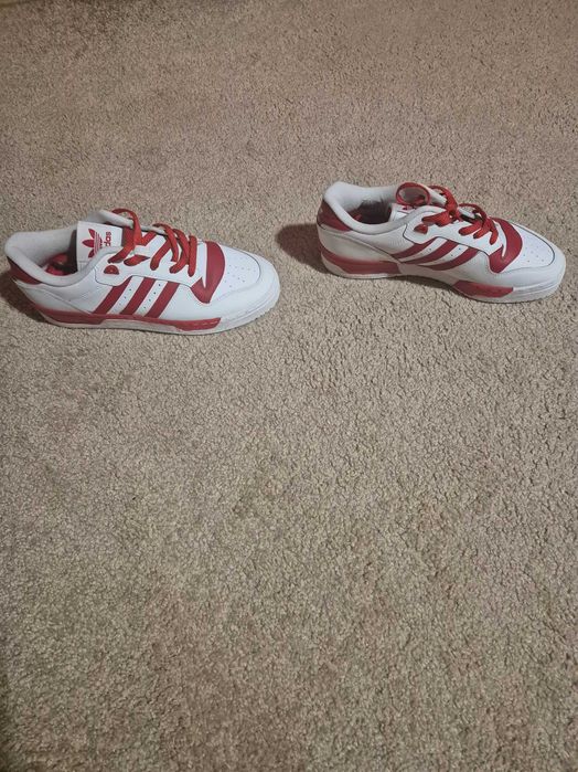 Адидас оригинални.
