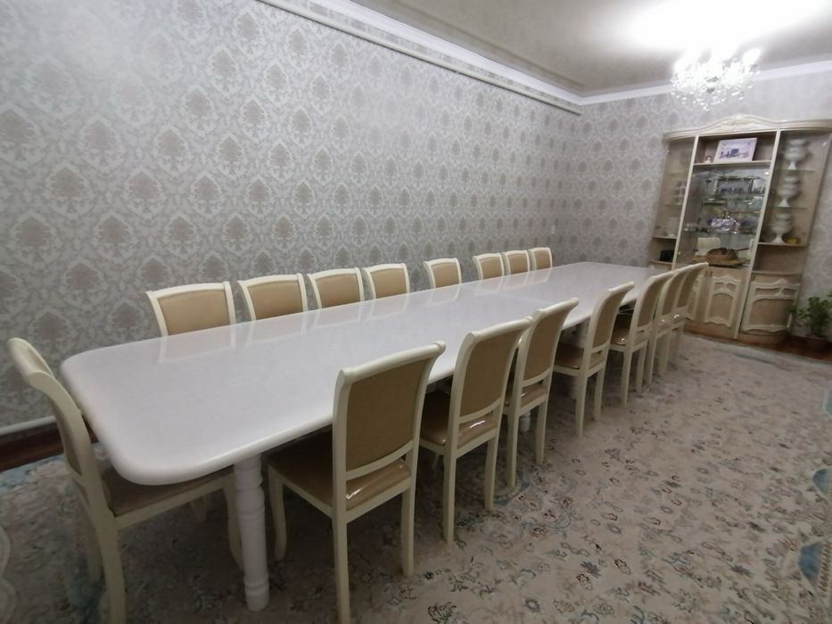 Гостевой стол со стулями