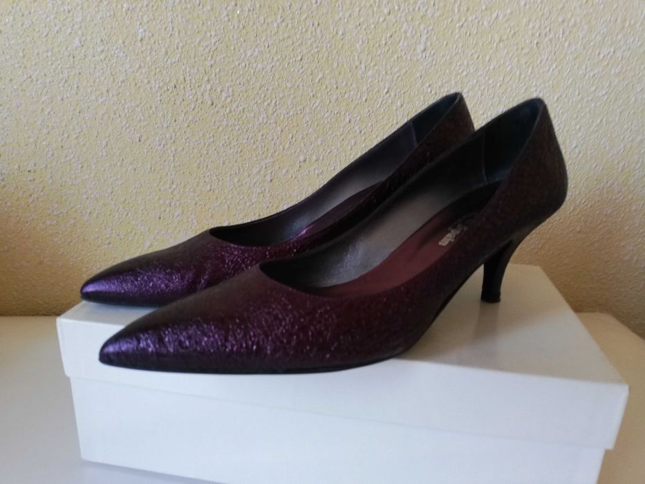 Pantofi mov metalizat, violet spre negru, made in Spain, aproape noi