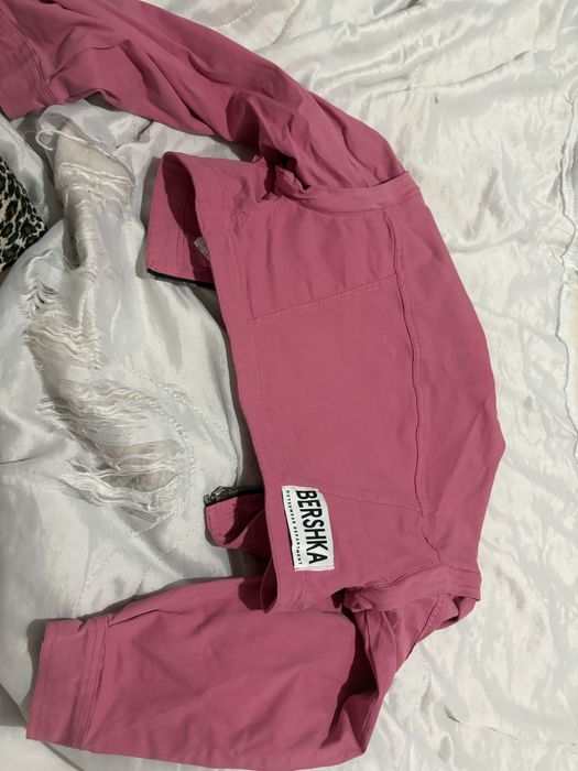 розово пролетно късо яке от bershka
