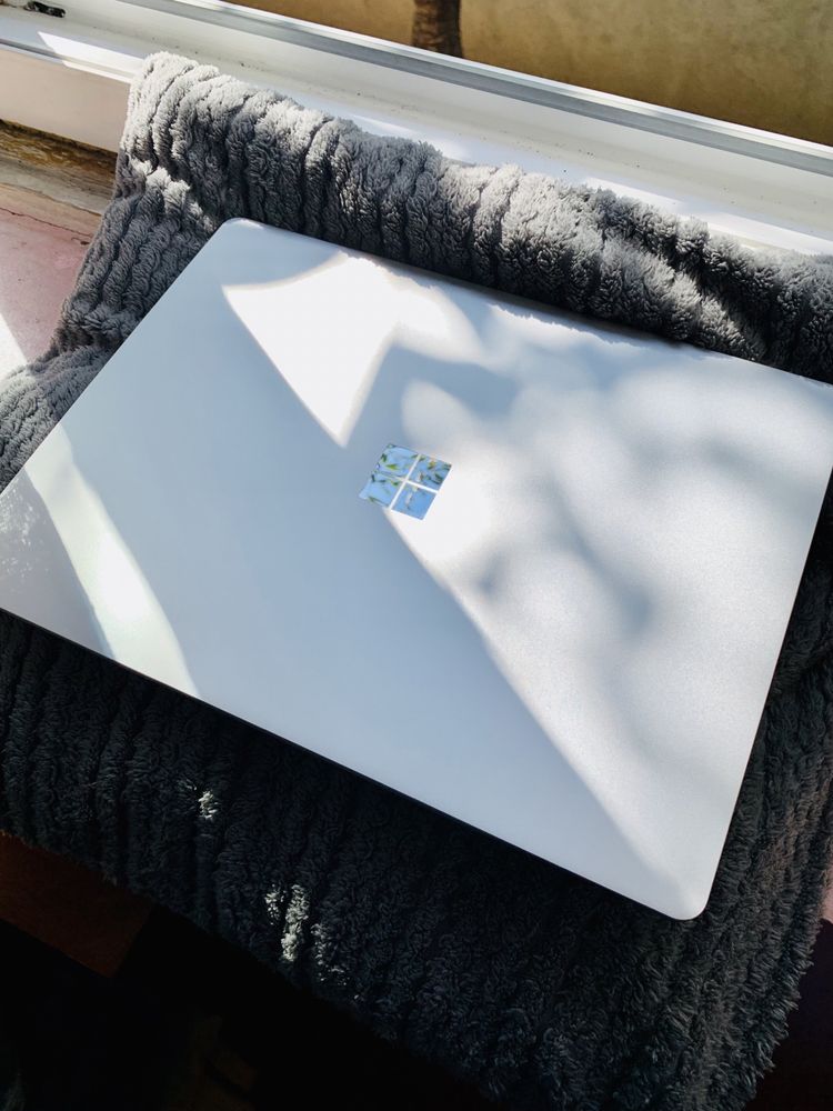 Laptop ultraportabil Microsoft Surface Go